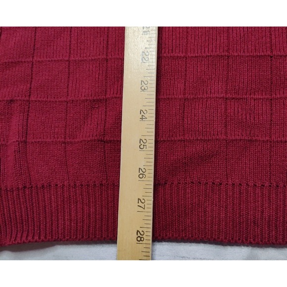 IZOD Men Size XL Red Crest Logo Cotton Pullover Windowpane Sweater EUC - Picture 10 of 16